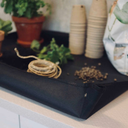 Plant repotting mat